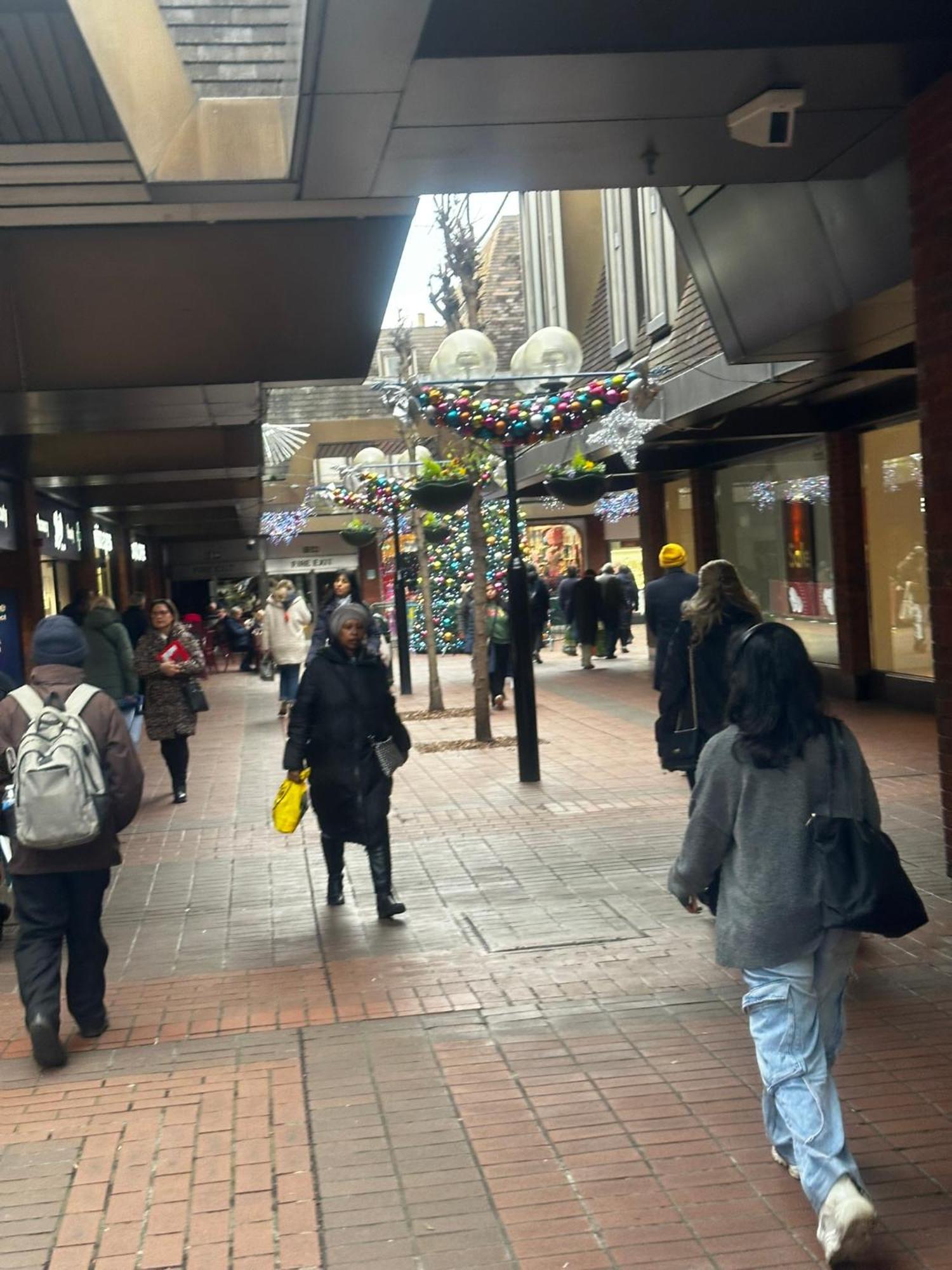 Apartment 2 Bed 2 Bath - Free Parking - 3min Walk To The Train Station - 19min To Liverpool Street 5min To Victoria Line 1gb Broadband Super Fast Internet Ground Floor 100s Of Shops Restaurants Bakeries 24-hour Asda Superst