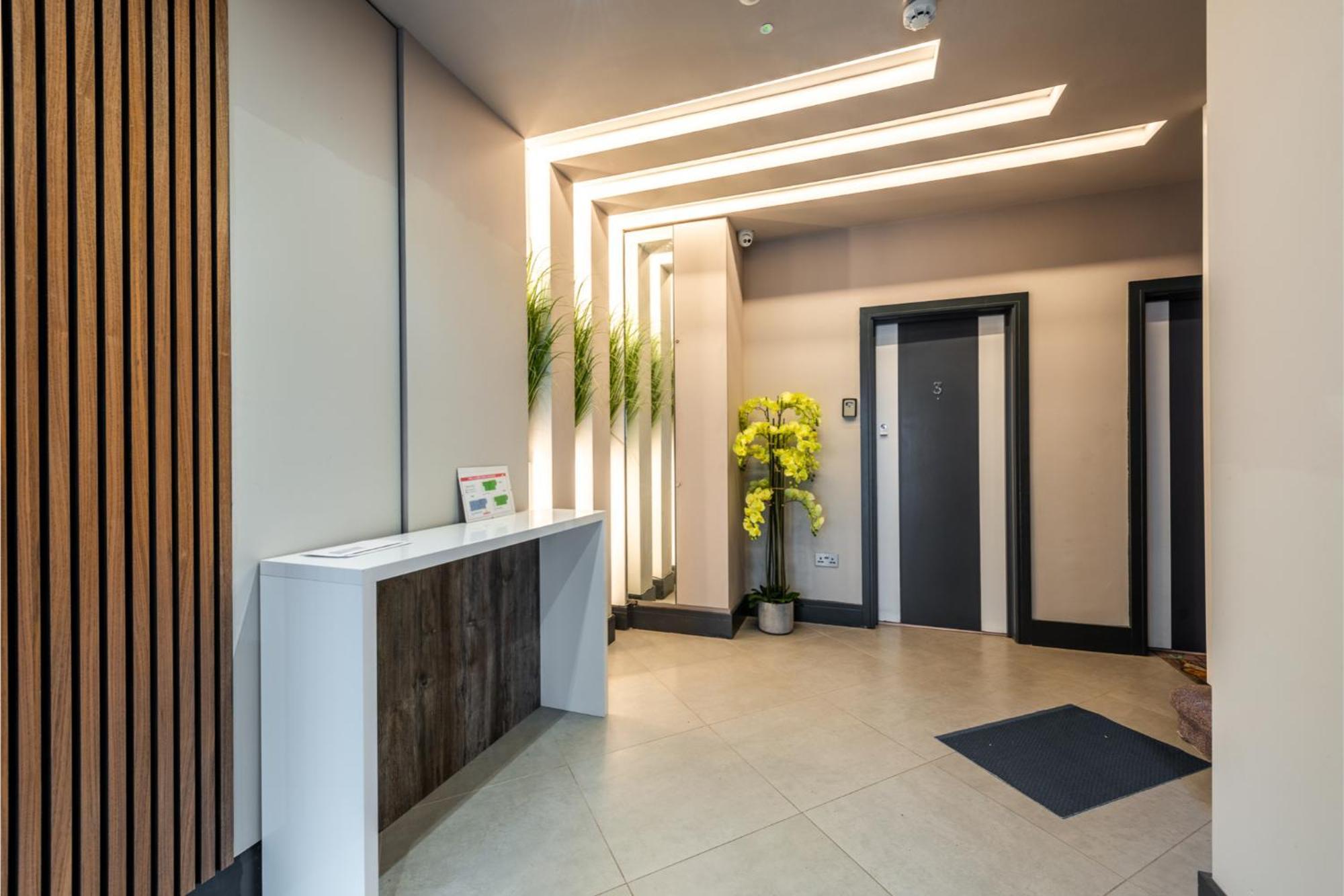 Chic Studio W/ Outdoor Space -excellent Location Apartment London