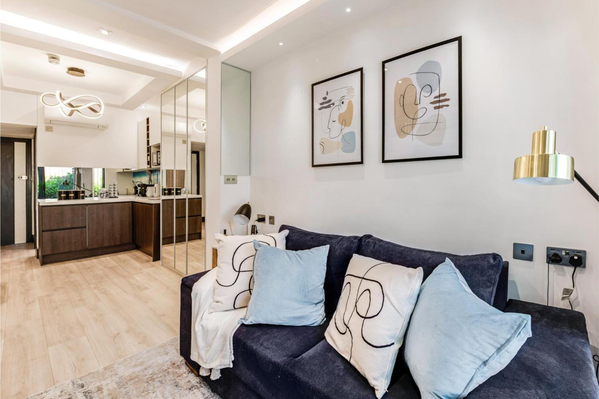 Chic Studio W/ Outdoor Space -excellent Location Apartment *