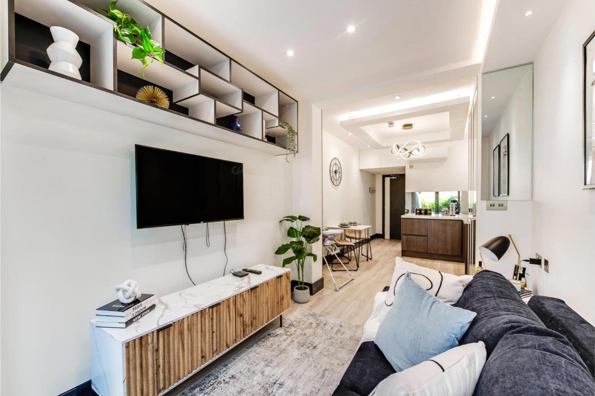 Chic Studio W/ Outdoor Space -excellent Location London