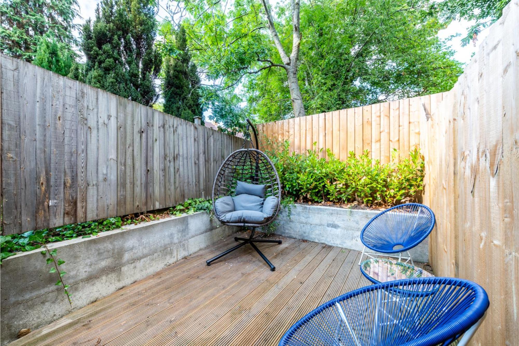 Chic Studio W/ Outdoor Space -excellent Location London