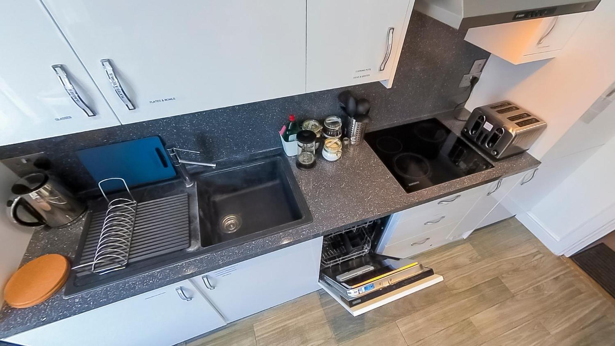 Beautiful 1 Bedroom Flat Close To Centre Apartment *