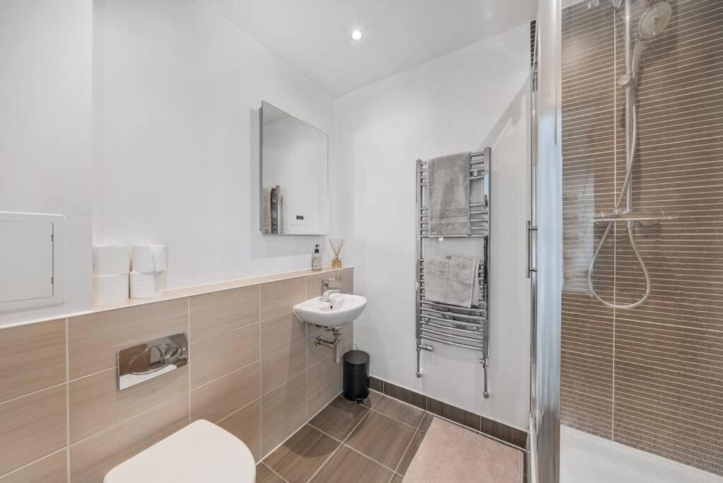 Apartment Great 2 Bed Flat With View London