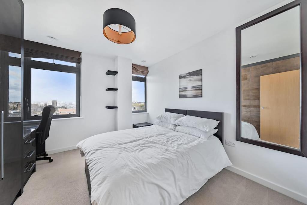 Great 2 Bed Flat With View London