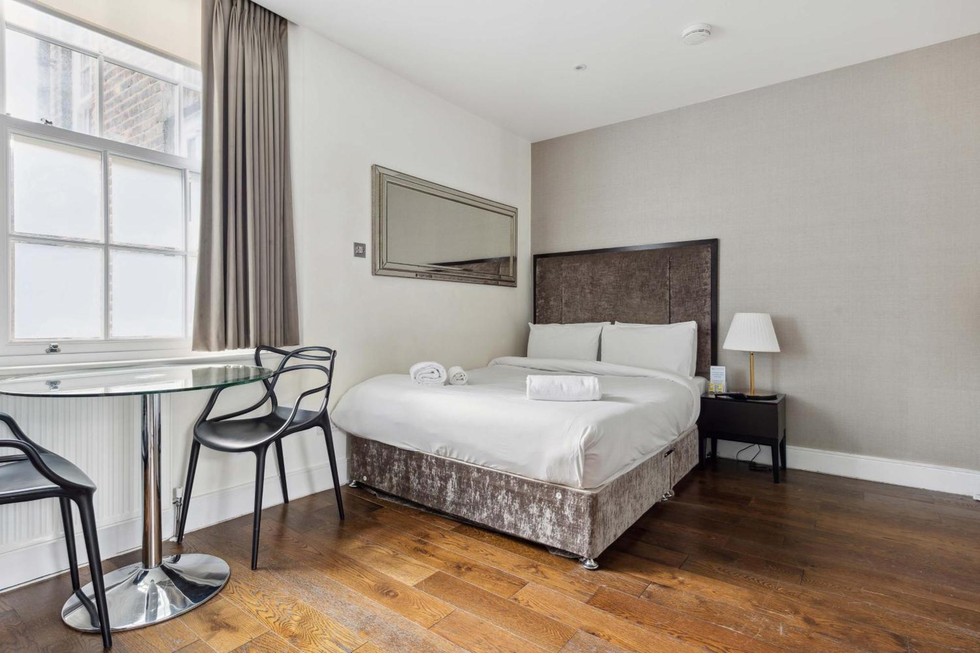 Valet Golden Square Apartment