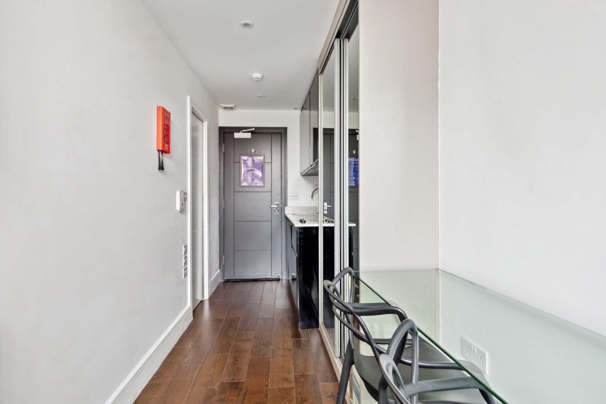 Valet Golden Square Apartment
