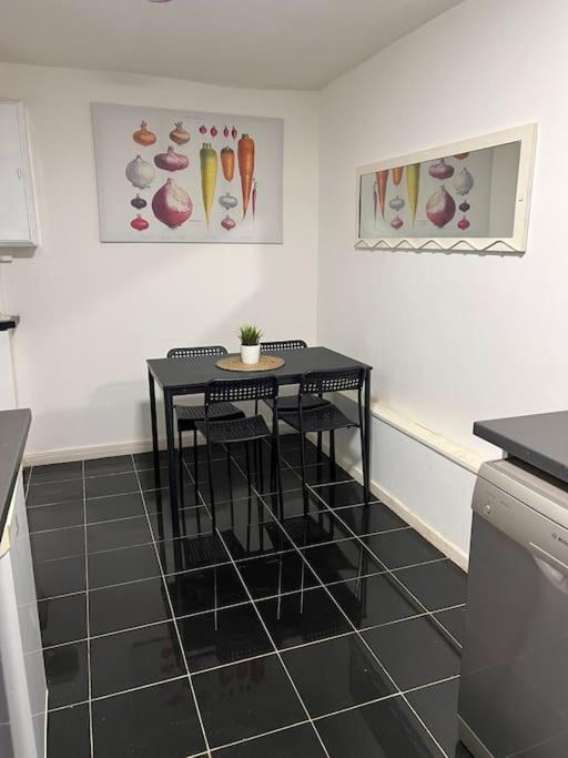 Apartment Stunning 2 Bedroom Duplex In The Heart Of
