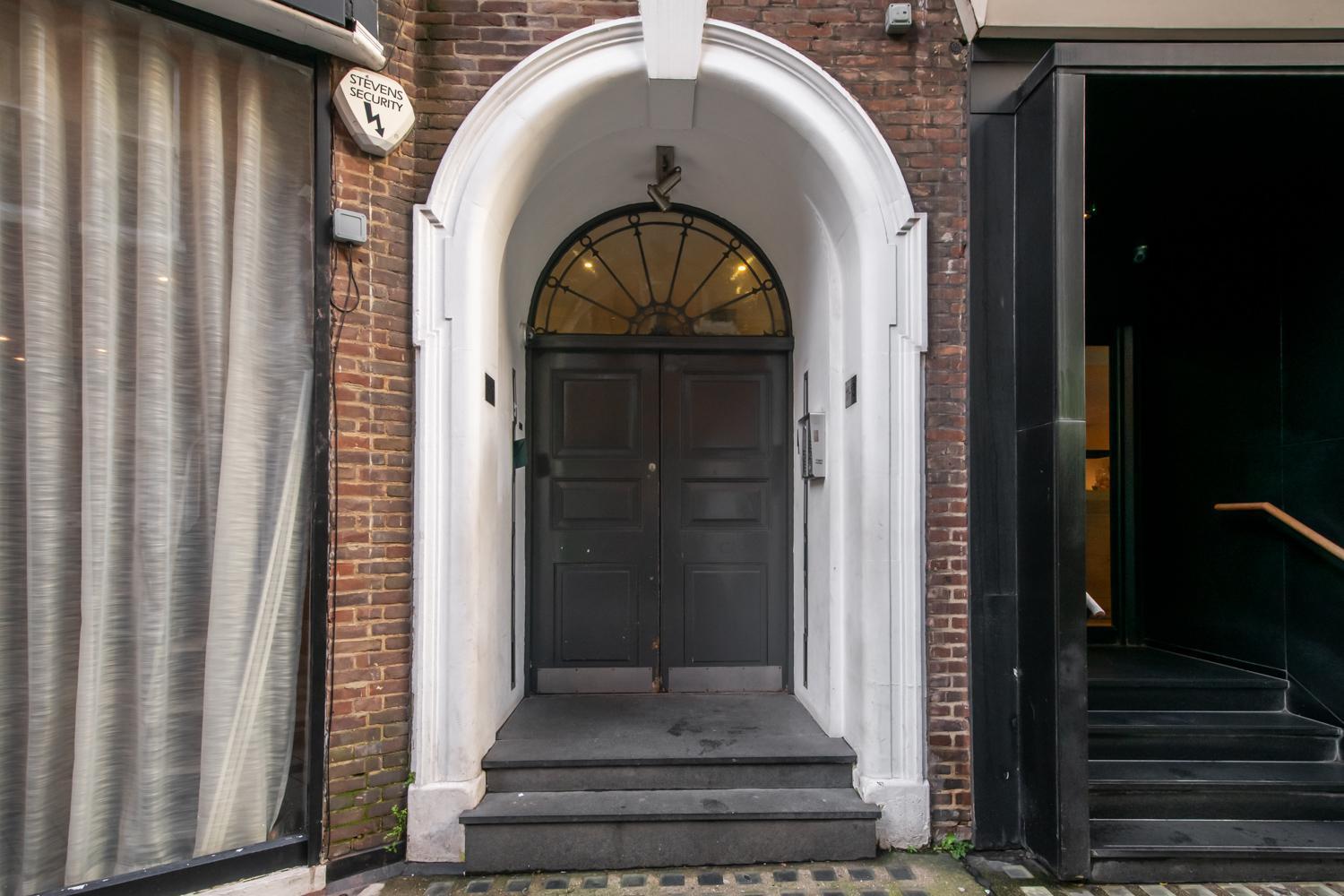 Pollen Street, Two-bedroom Flat * Londen