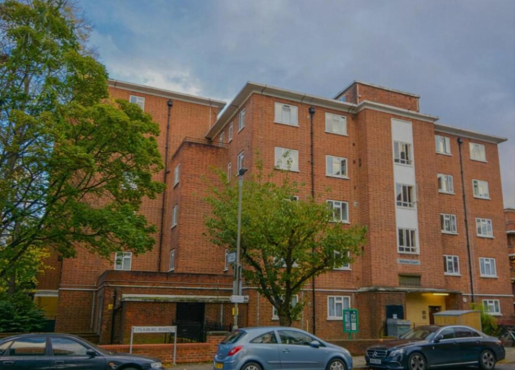 Apartment Spacious Two Bedroom In Battersea, Free Parking *