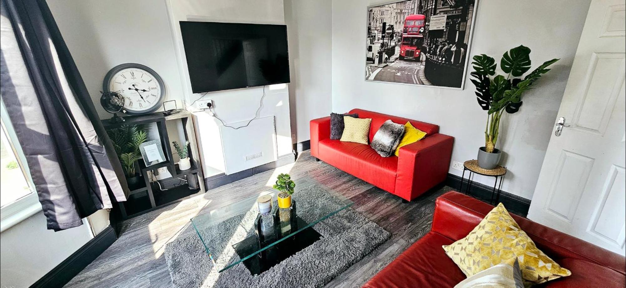 3 Bedroom House In Tottenham 10 Mins Walk From Seven Sisters Station