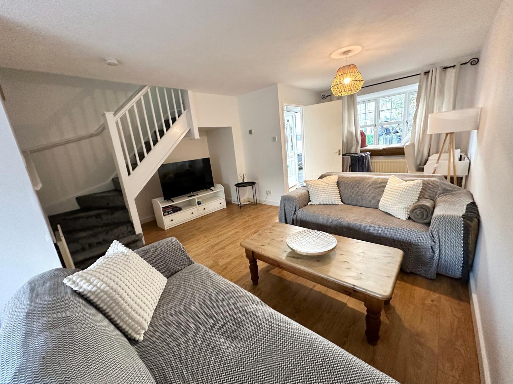 3 Bedroom House 2 Stops From Bridge Holiday home