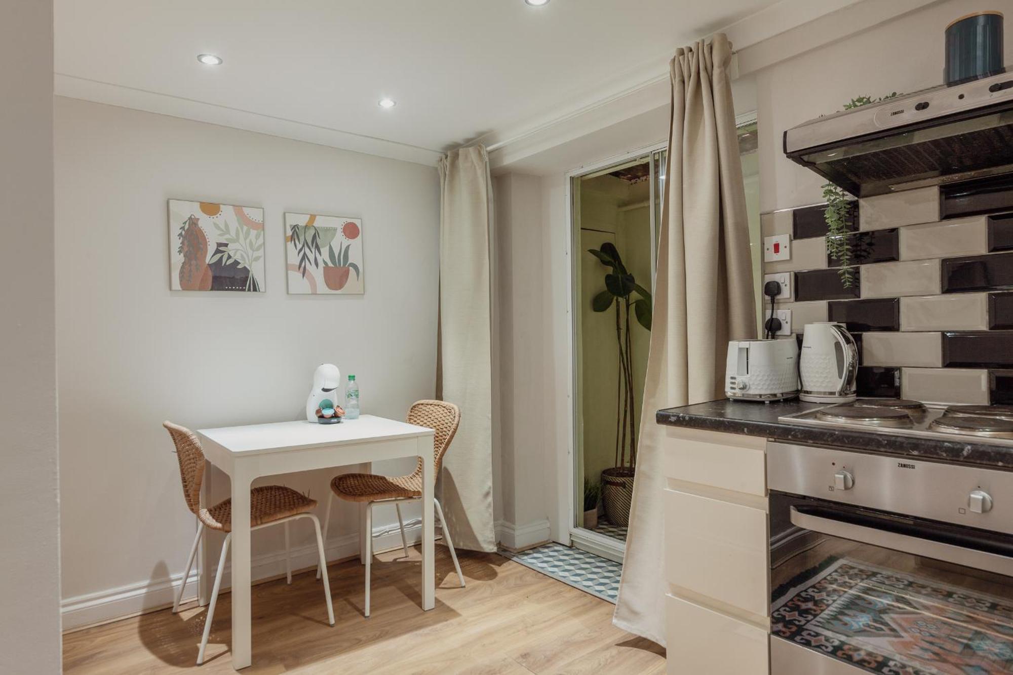 Kensington Nest Serviced Apartment *