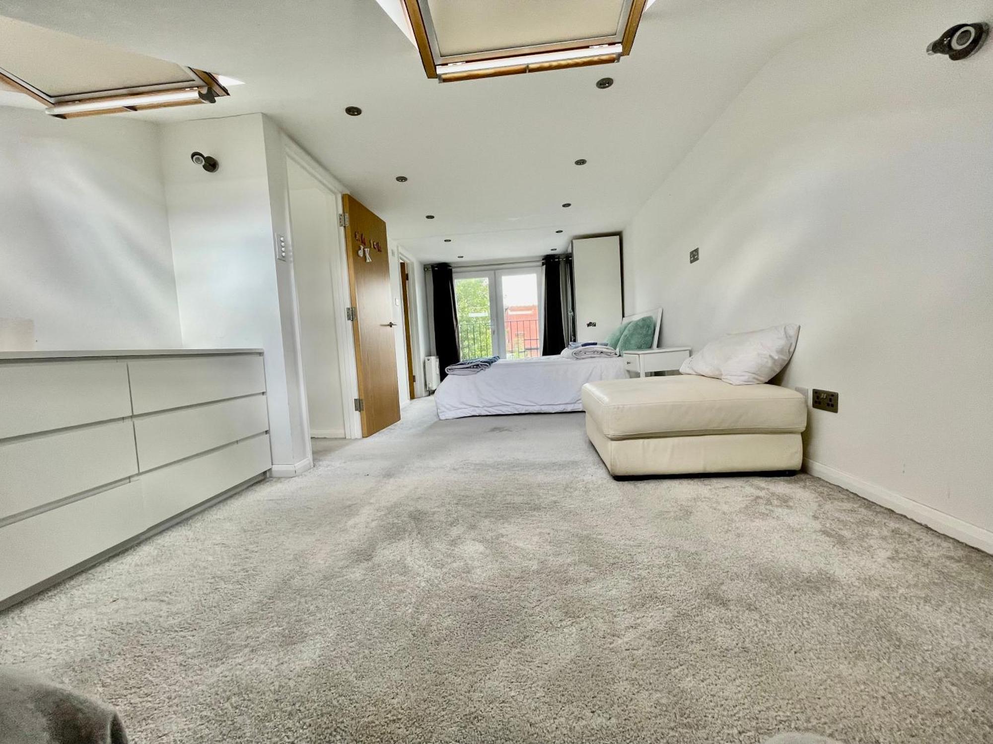 Luxe 4 Bedroom House With 4 Bathrooms - Elizabeth Line & Acton Stations At Walking Distance * Londen