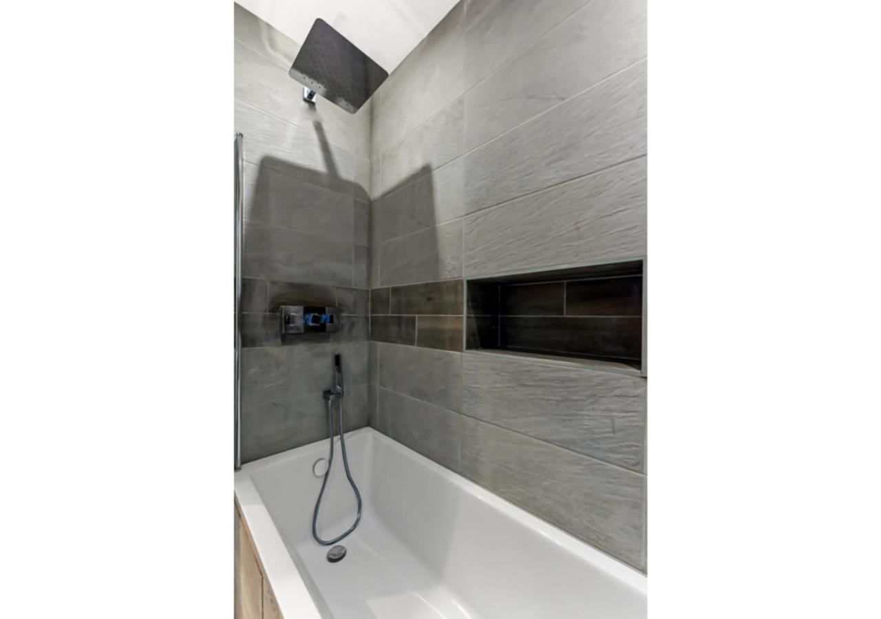 Captivating 2 Bd Flat In