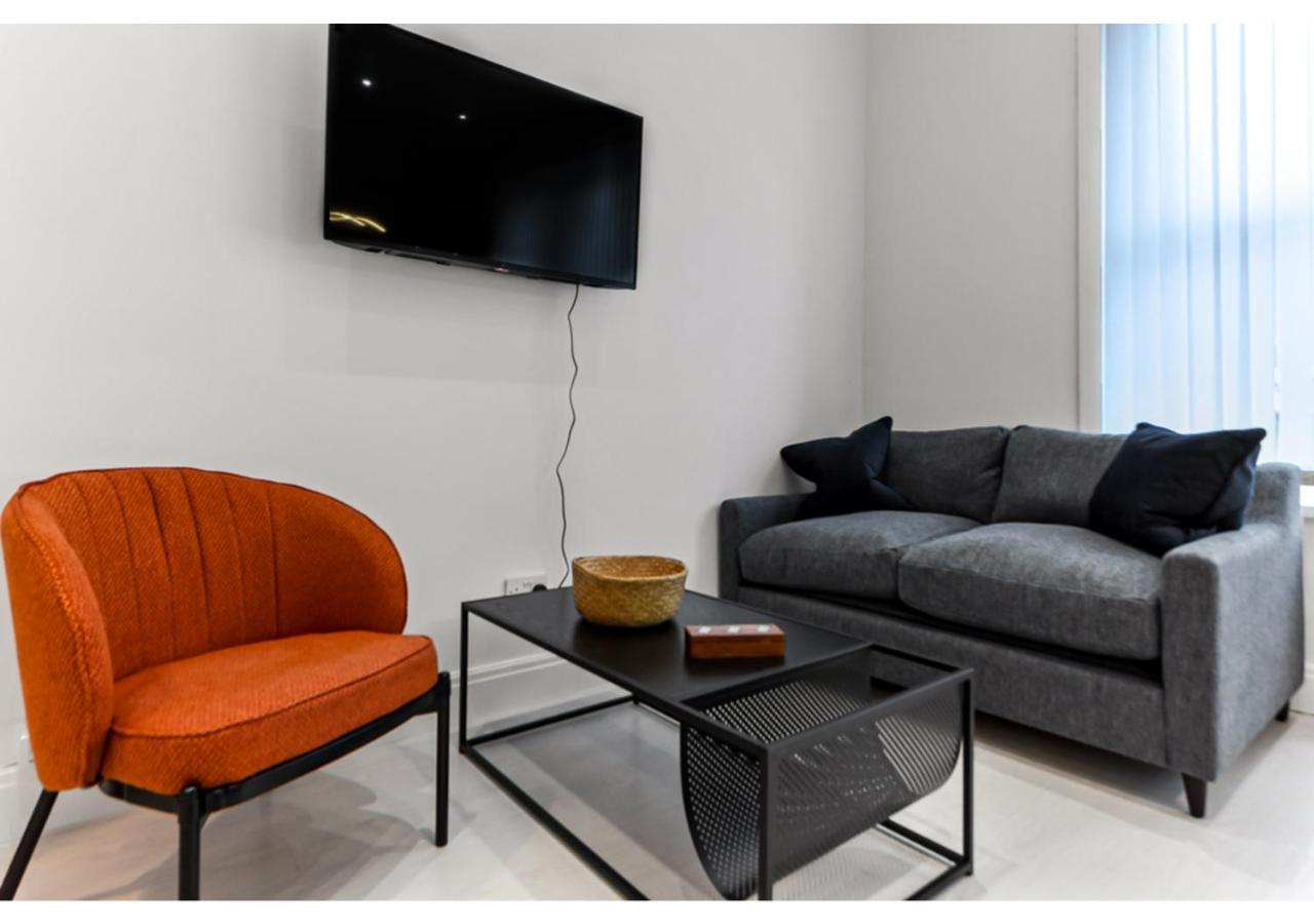 Captivating 2 Bd Flat In * London