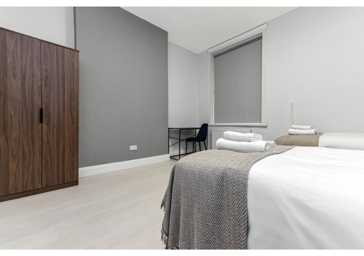 Captivating 2 Bd Flat In *