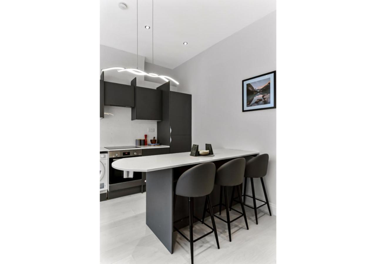 Captivating 2 Bd Flat In Leilighet London