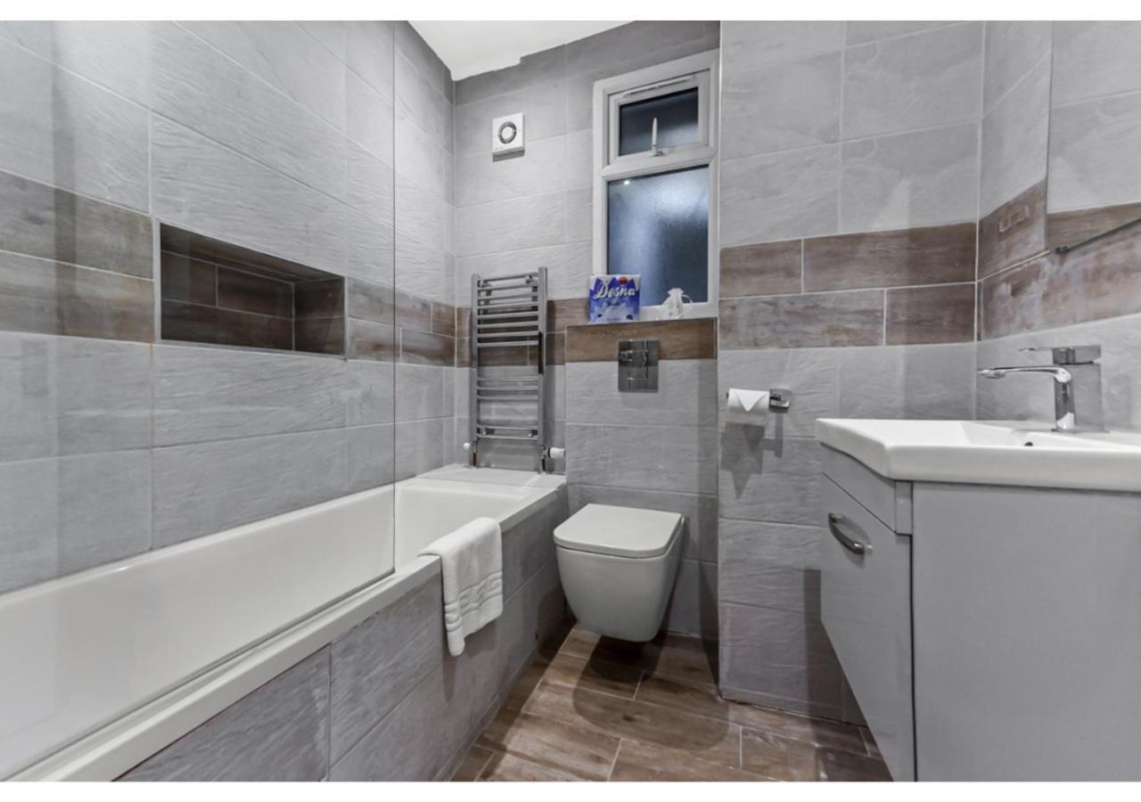 Captivating 2 Bd Flat In Leilighet London