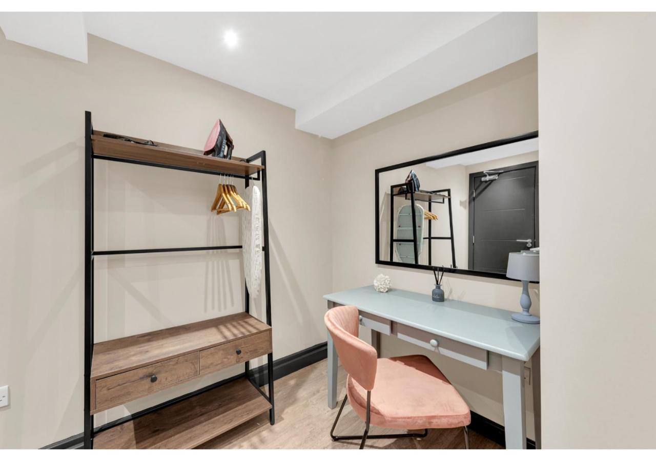 Experience Local: Quaint In Cental Location Apartment London