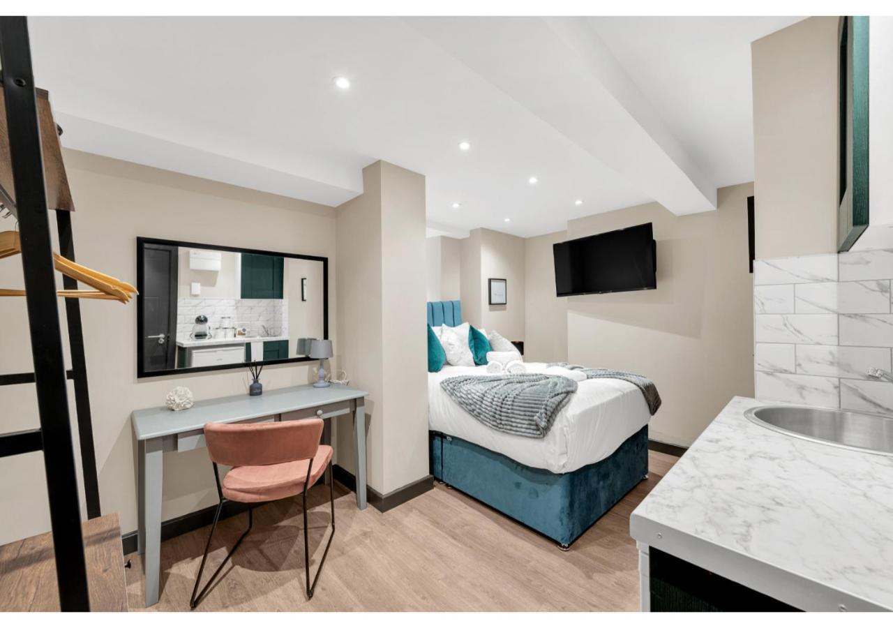 Experience Local: Quaint In Cental Location Apartment *