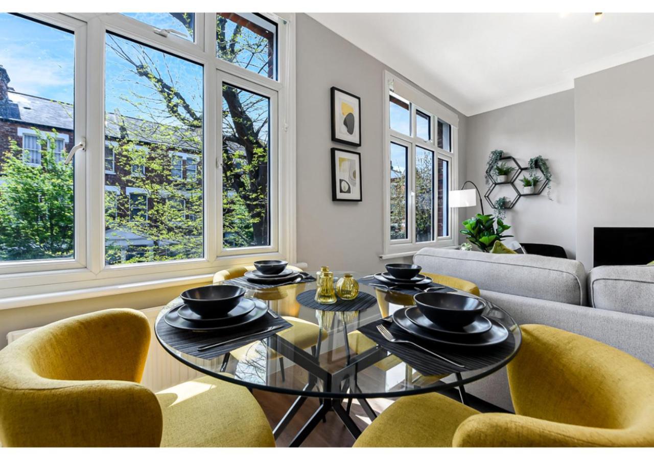 Energizing Getaway: Newly Renovated 2 Bedroom Flat Apartment