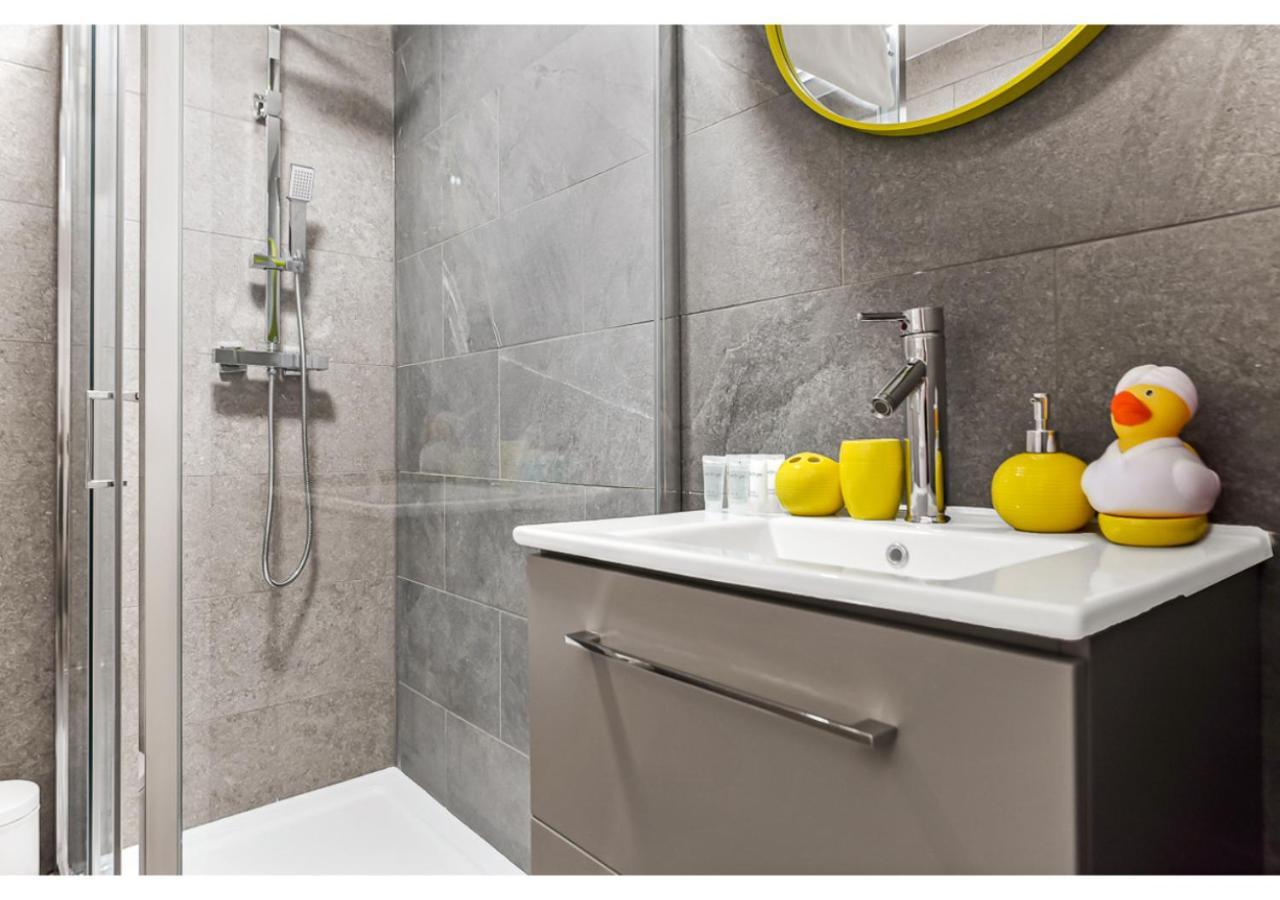 Apartment Energizing Getaway: Newly Renovated 2 Bedroom Flat *