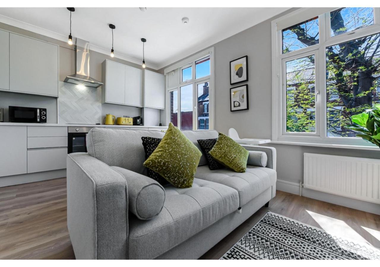 Energizing Getaway: Newly Renovated 2 Bedroom Flat