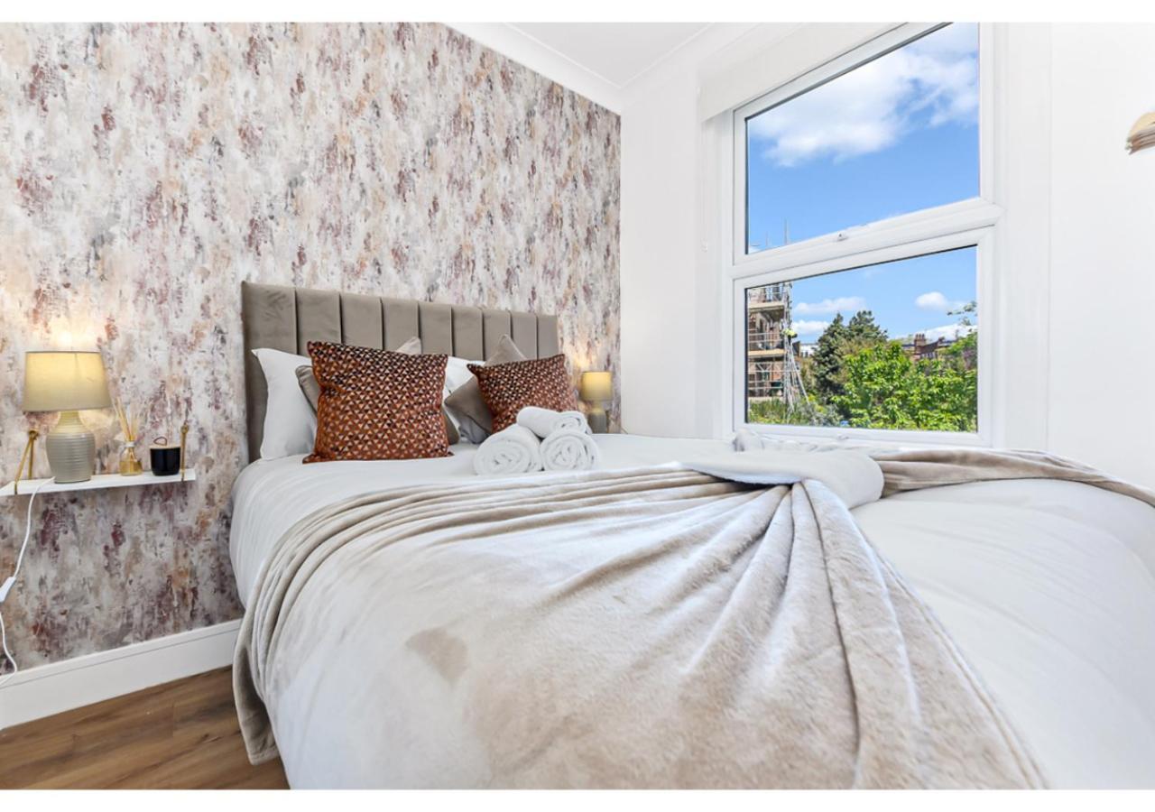 Apartment Energizing Getaway: Newly Renovated 2 Bedroom Flat
