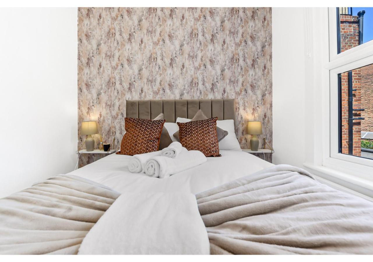 Energizing Getaway: Newly Renovated 2 Bedroom Flat