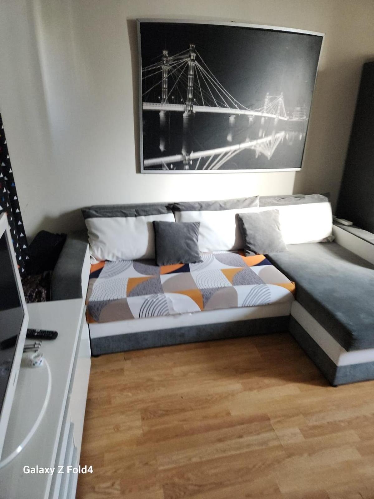 Whole In City Centre Apartment London