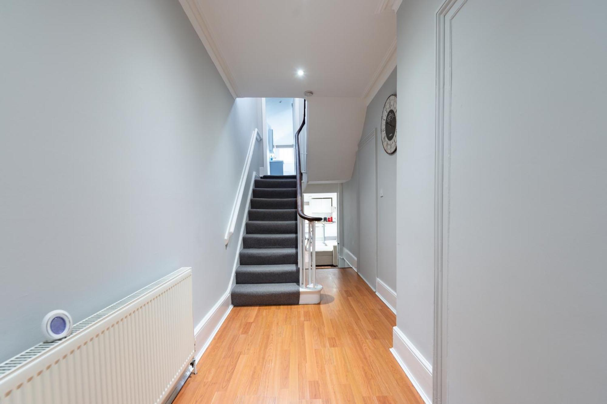 Bright, Spacious & Large Wimbledon Flat London
