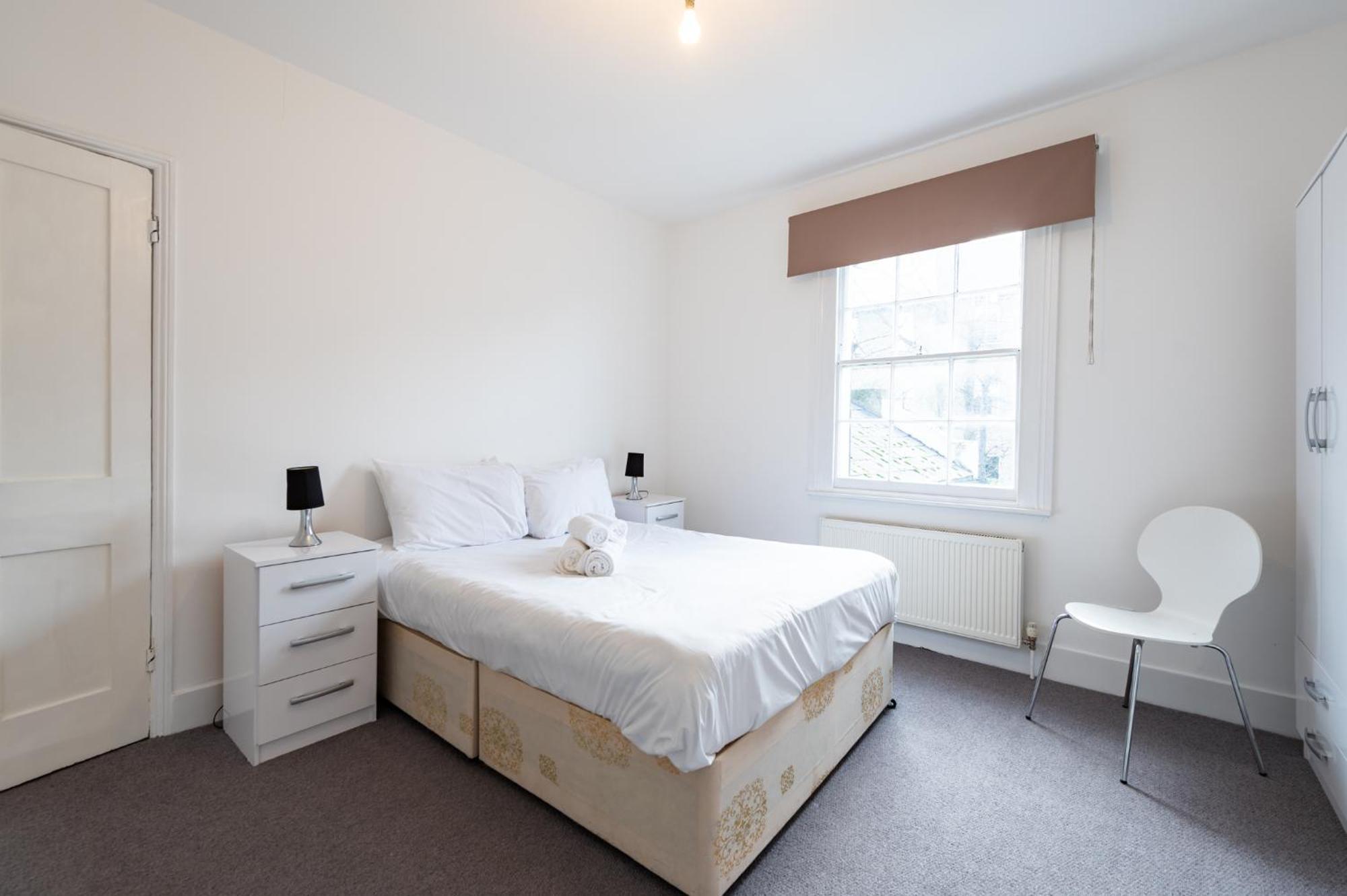 Bright, Spacious & Large Wimbledon Flat *