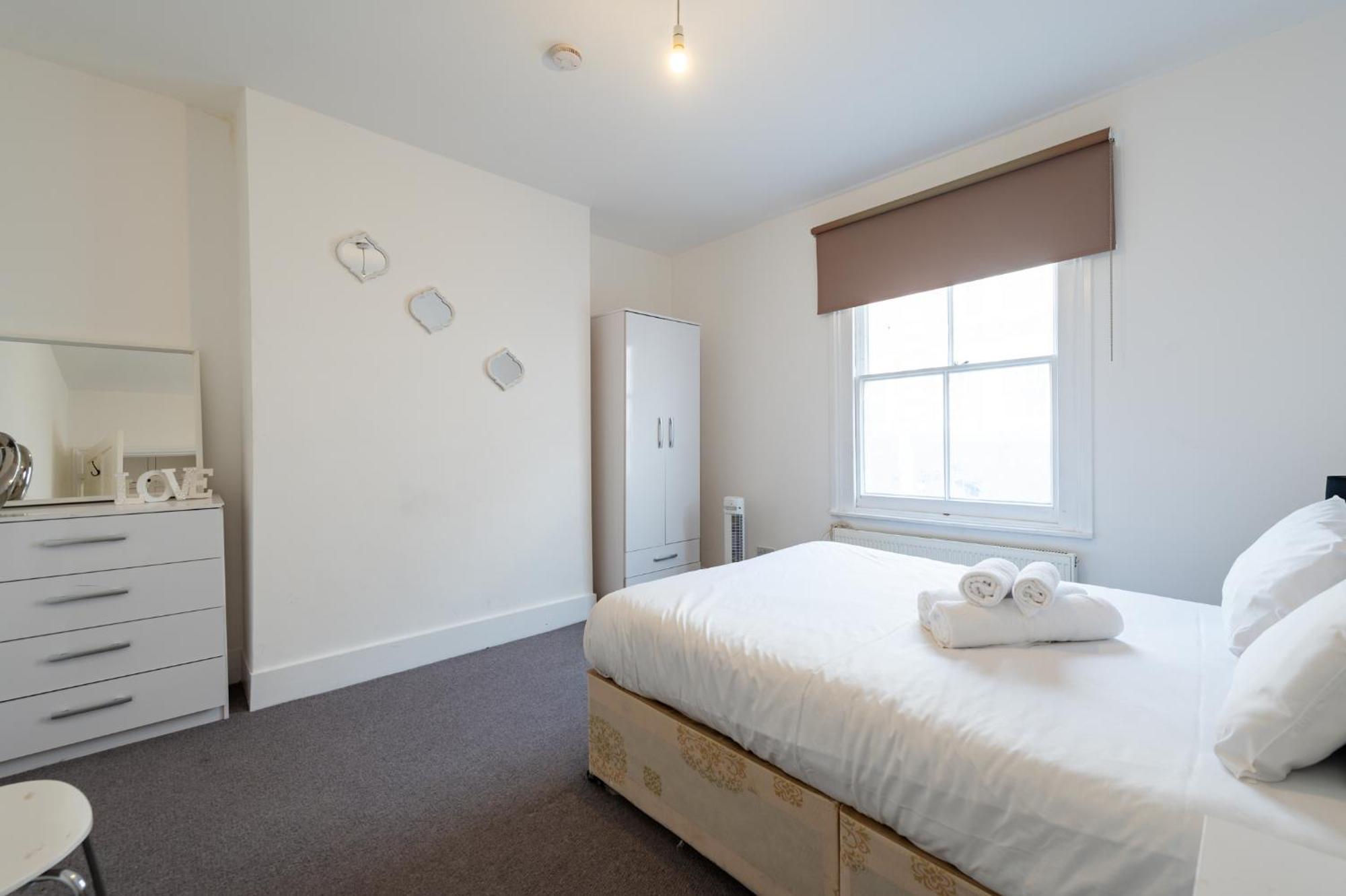 Bright, Spacious & Large Wimbledon Flat London