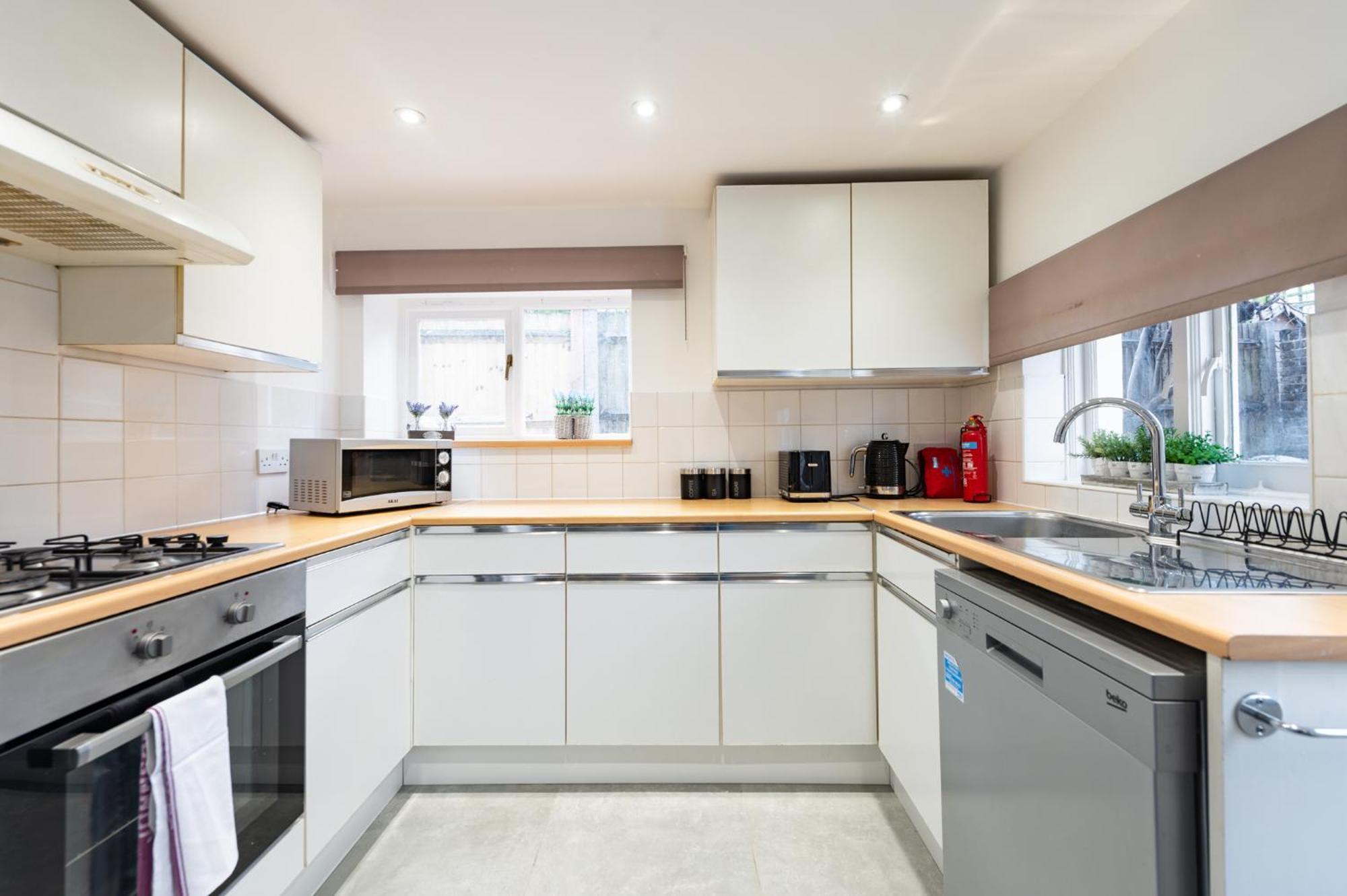 Bright, Spacious & Large Wimbledon Flat *
