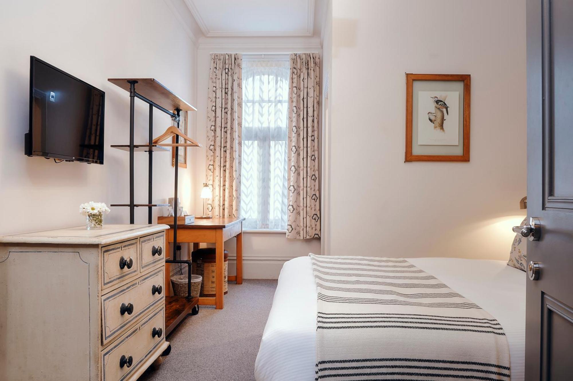 Inn The Black Lion Pub & Boutique 3*