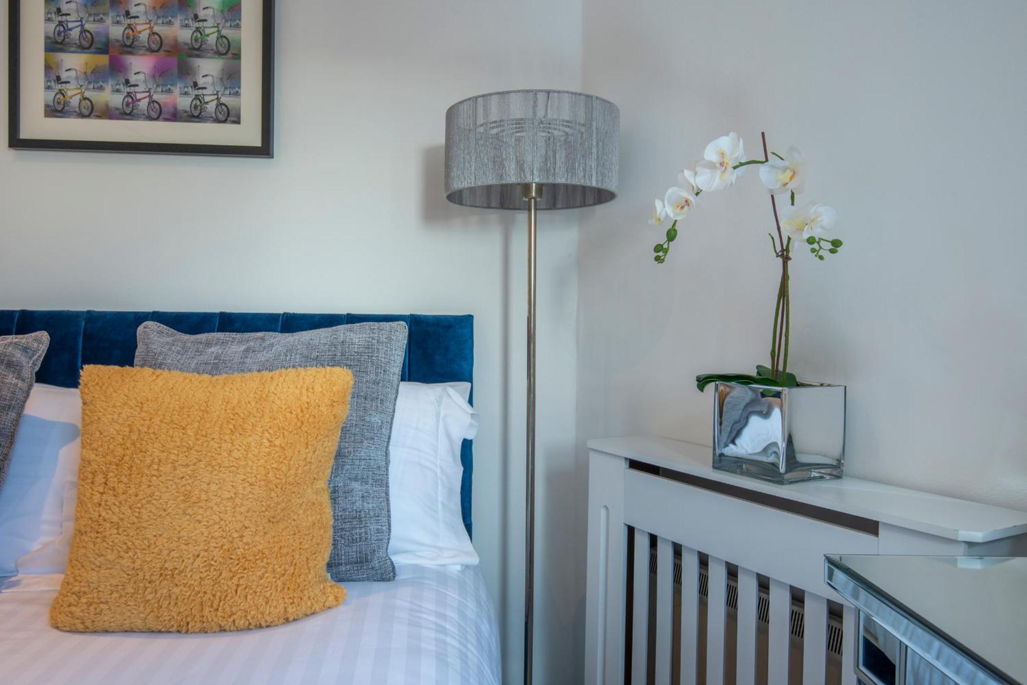 Apartment 2 Bed Town House With Garden In Hackney, *