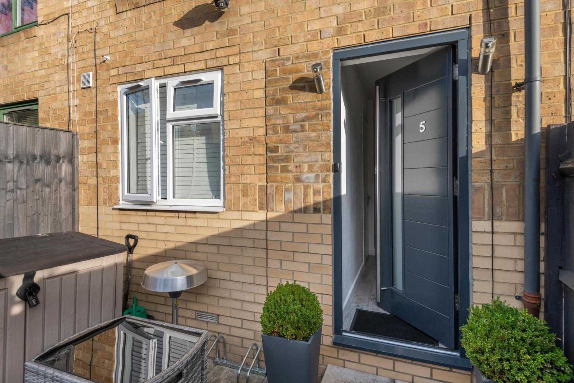 Apartment 2 Bed Town House With Garden In Hackney,