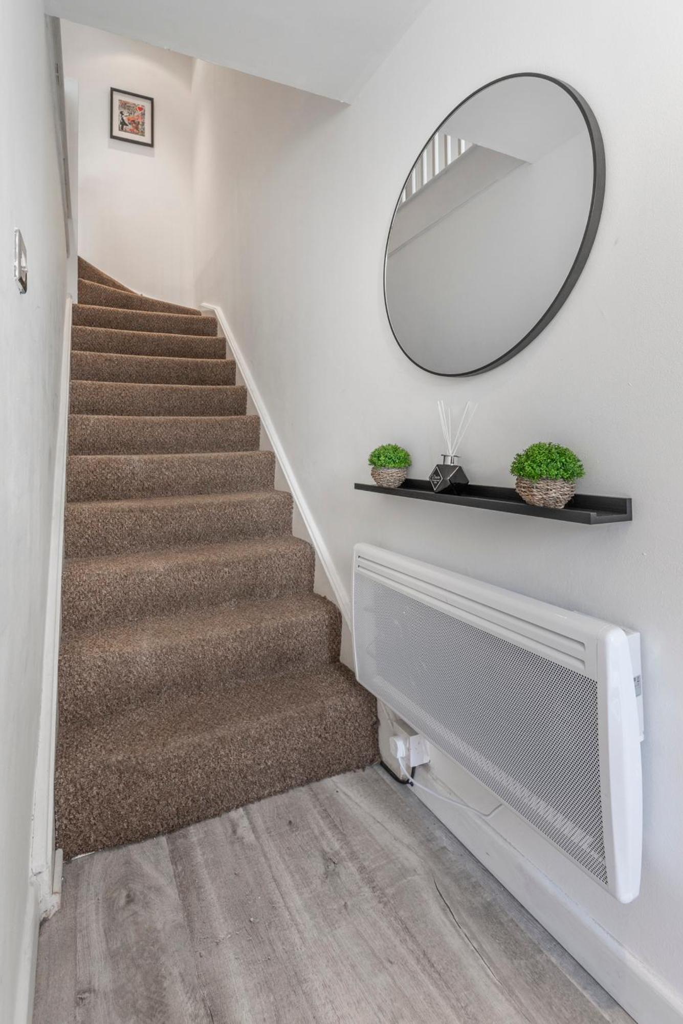 2 Bed Town House With Garden In Hackney, Apartment London