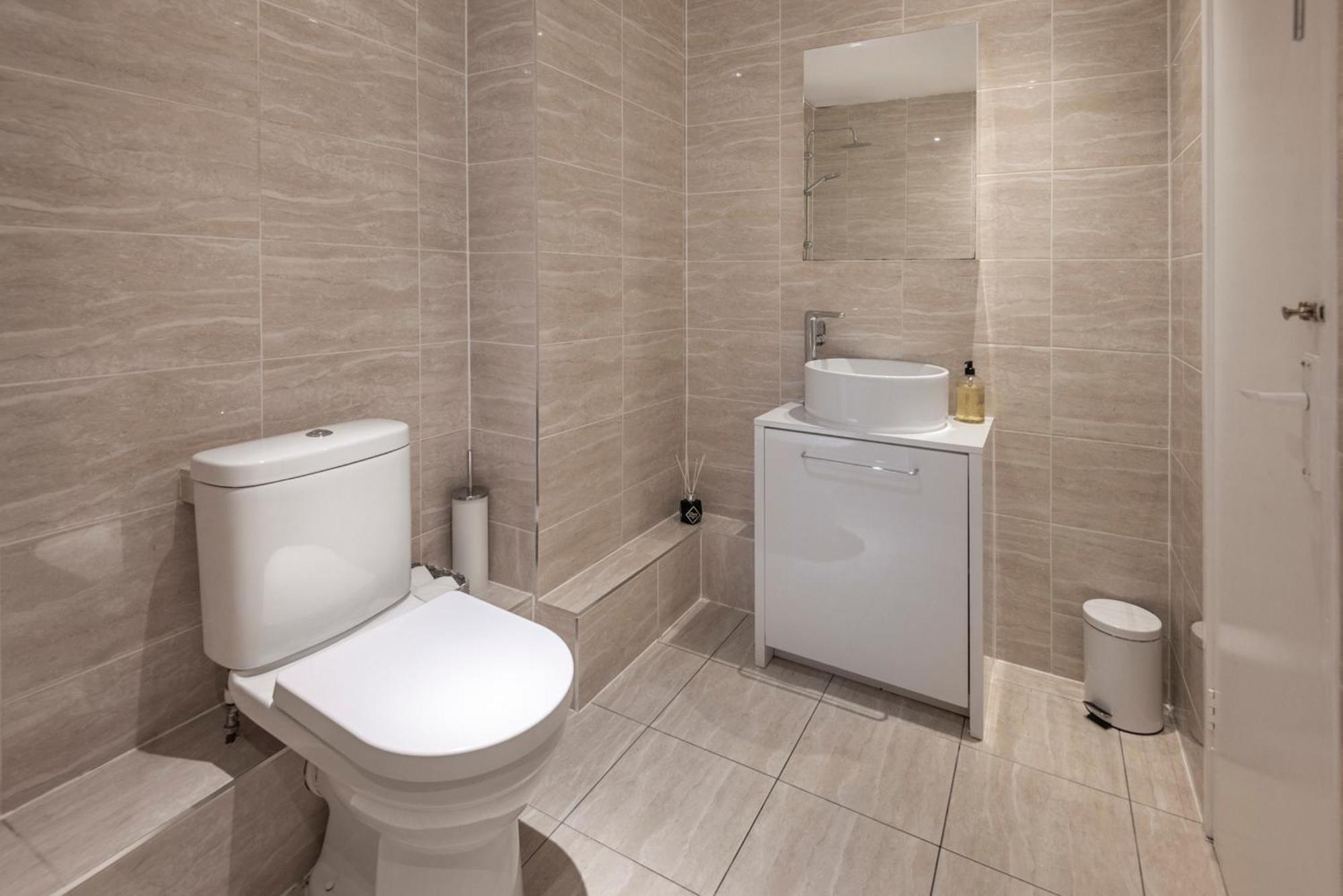 2 Bed Town House With Garden In Hackney, Apartment