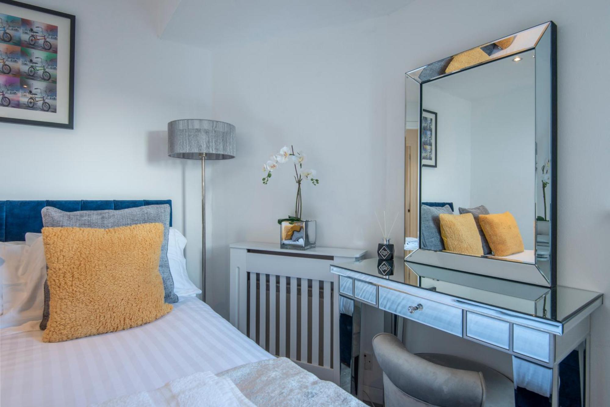 2 Bed Town House With Garden In Hackney, Apartment London
