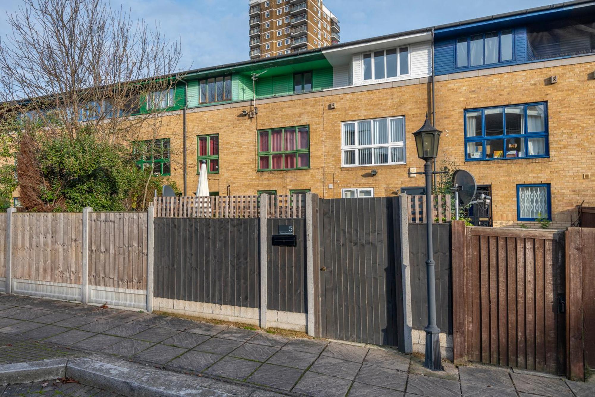 Apartment 2 Bed Town House With Garden In Hackney, London