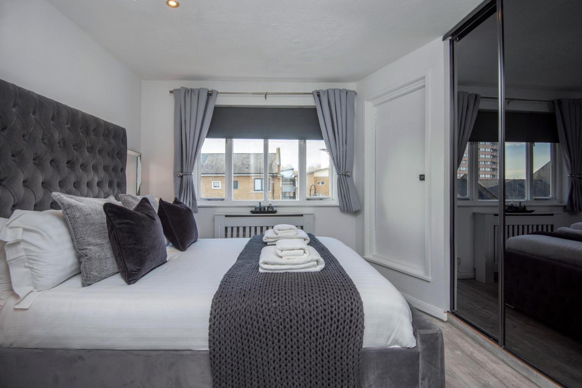 2 Bed Town House With Garden In Hackney, Apartment London