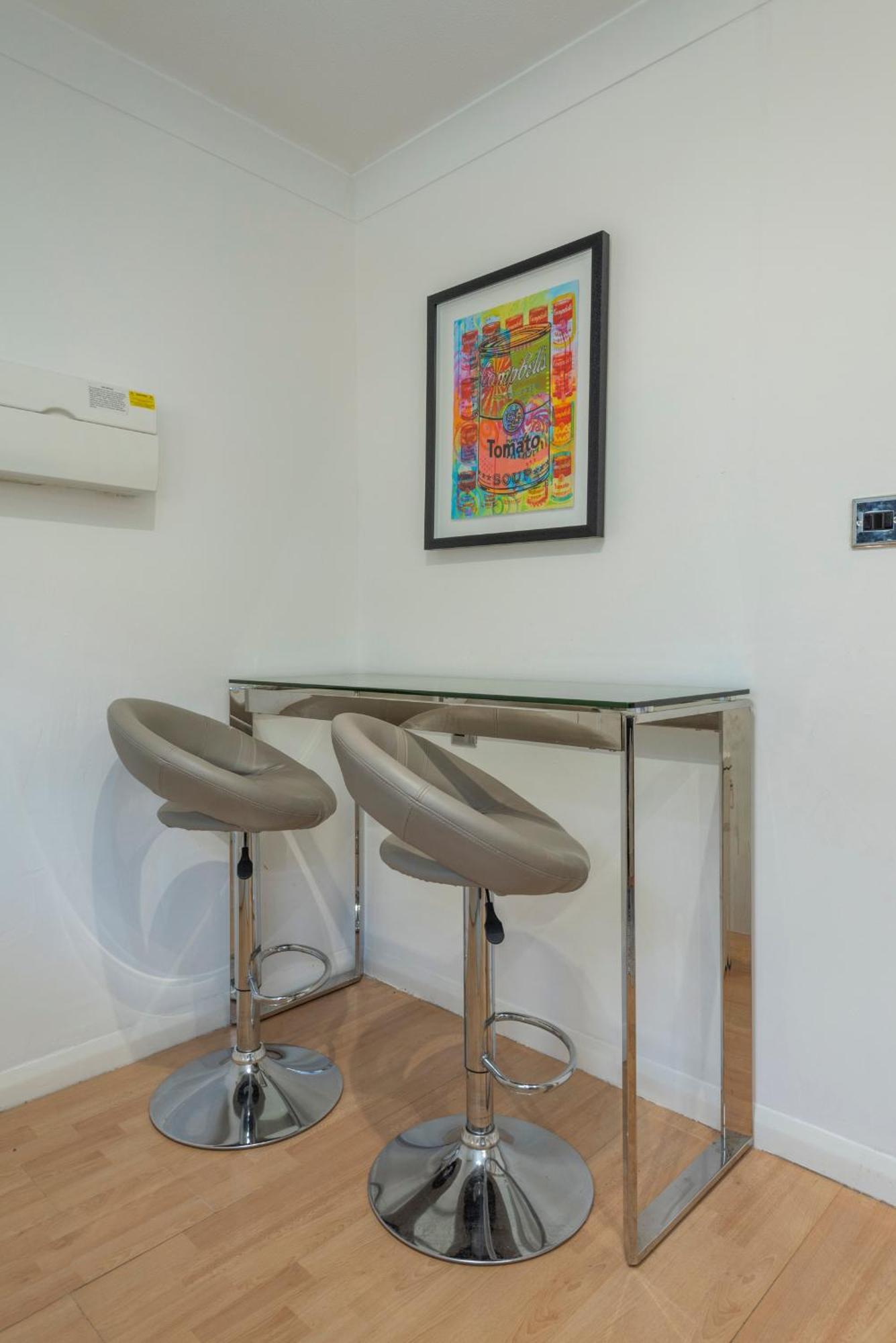 2 Bed Town House With Garden In Hackney, Apartment London