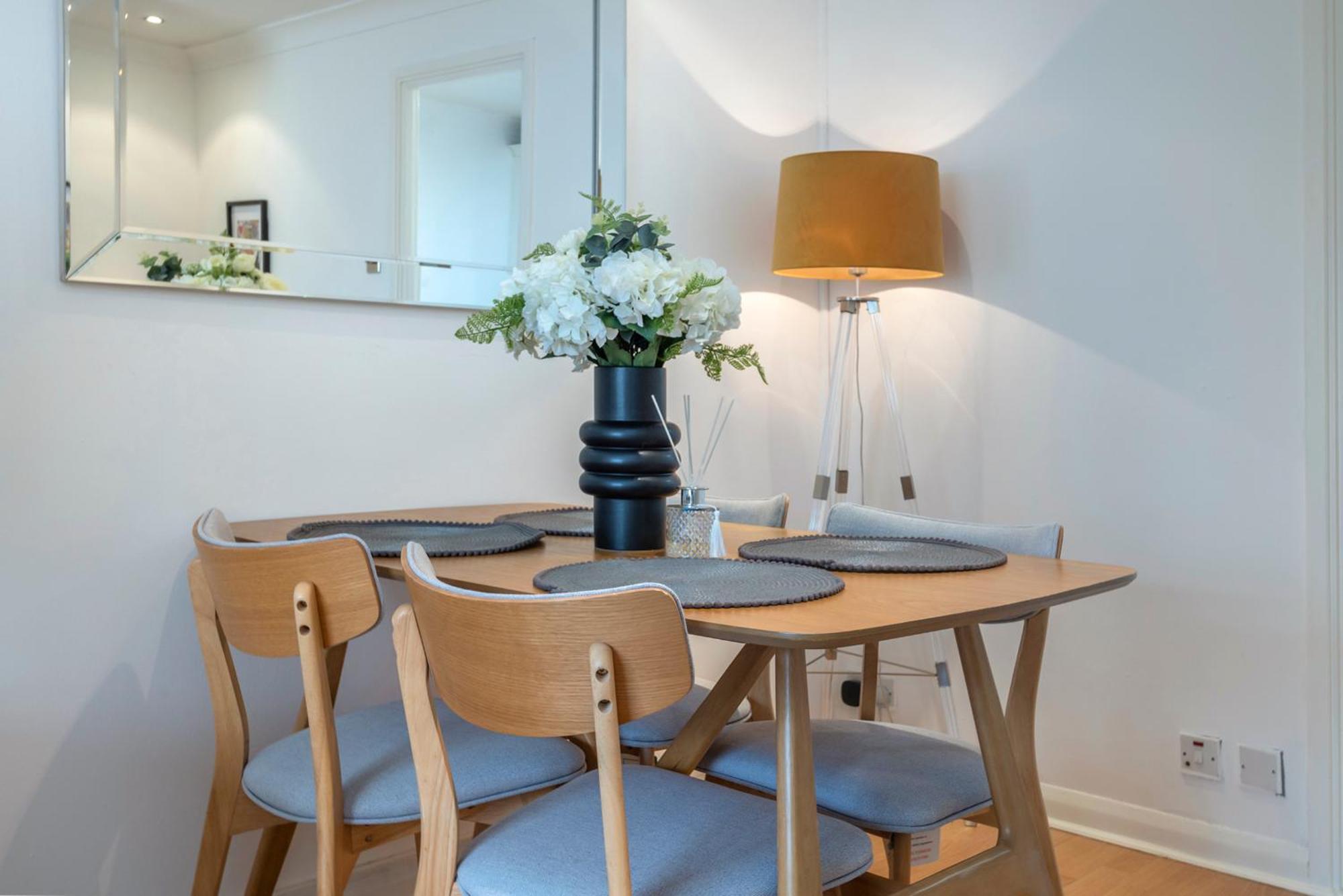 Apartment 2 Bed Town House With Garden In Hackney, *