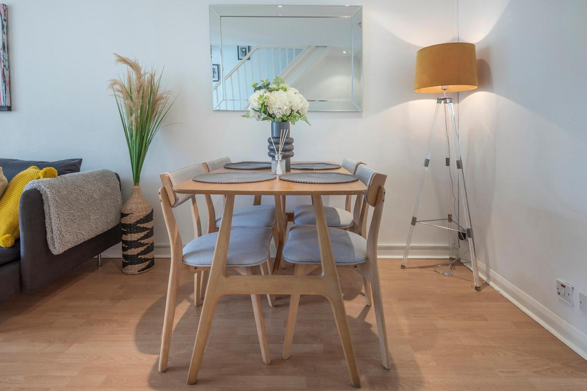 2 Bed Town House With Garden In Hackney, London