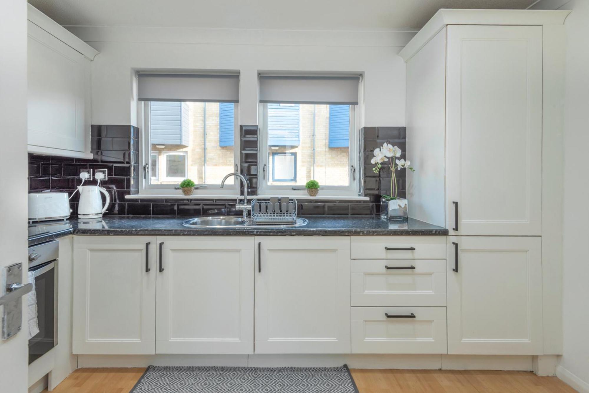 Apartment 2 Bed Town House With Garden In Hackney, *