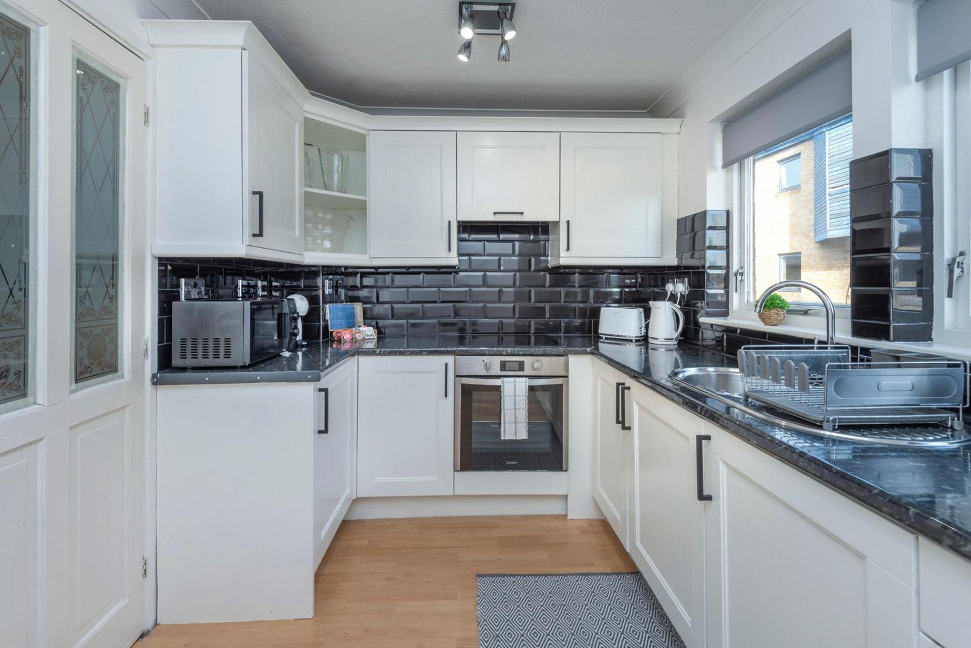 2 Bed Town House With Garden In Hackney, London