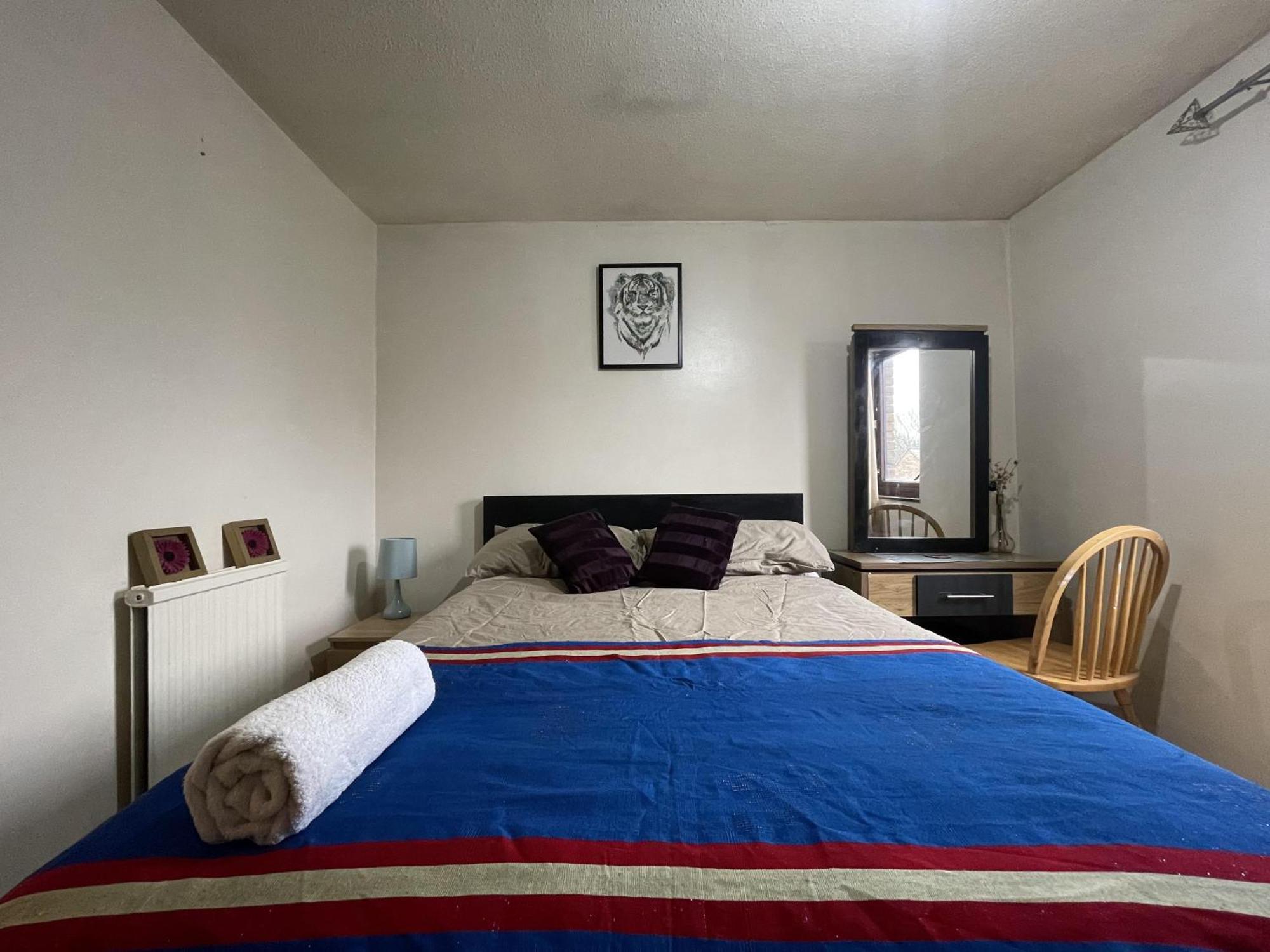 Comfortable 2-bed House In Zone 2 Holiday home London