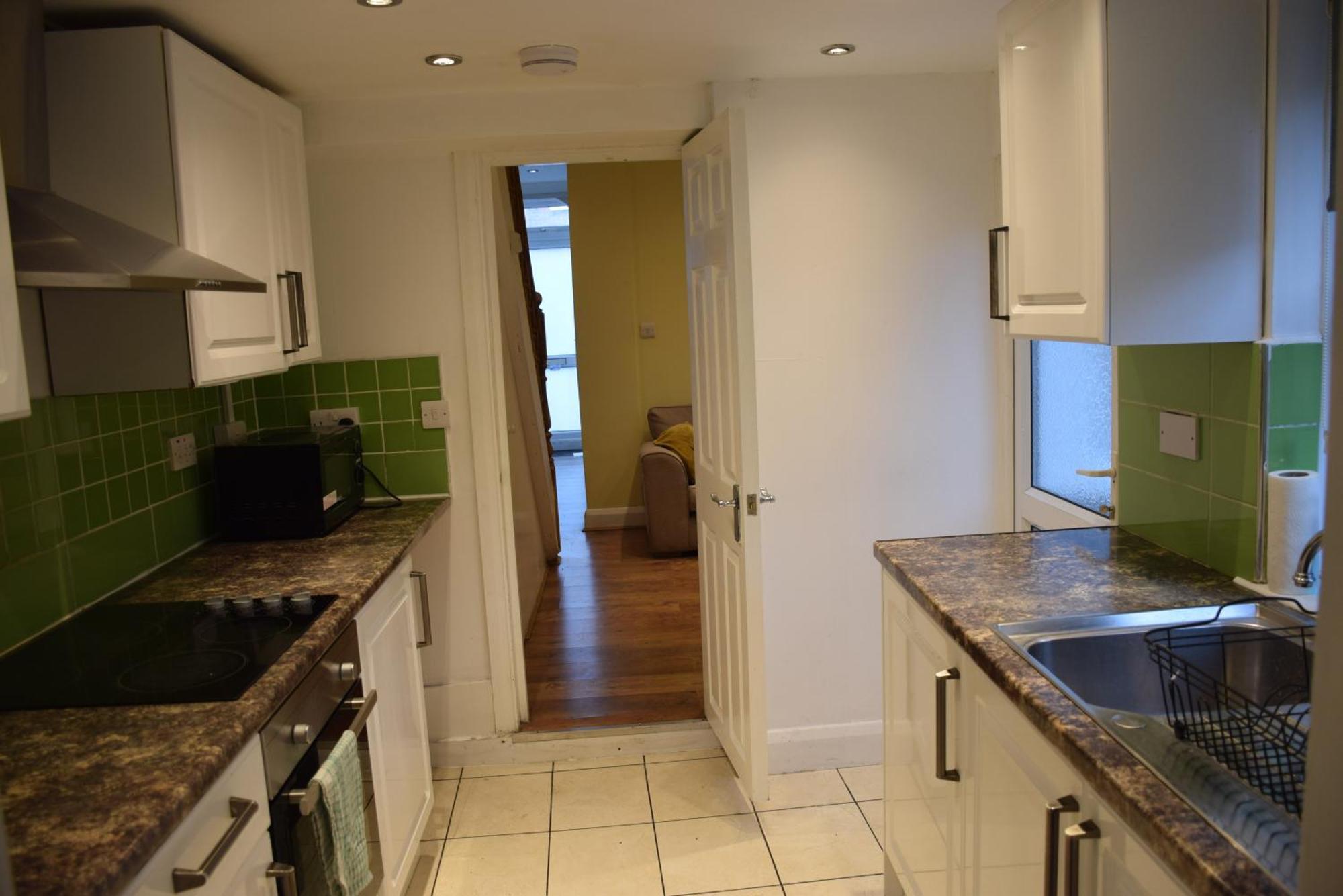Holiday home Three Bedroom House Lancaster Road London