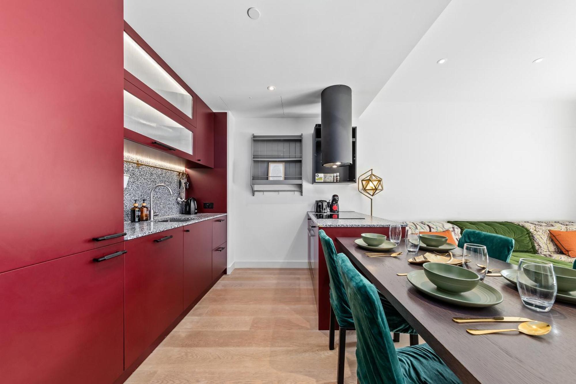 Central Stay-fabulous Ultra-central Luxury Designer Two Bedroom-pool-gym-full Ac